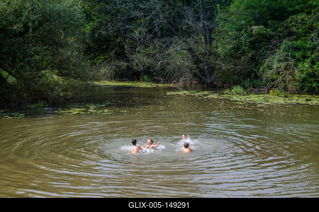 Fürdőzők az Öreg-Túron-stock-foto