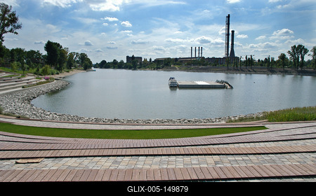 Budapest, 2008-08-17.  A Kopaszi gát a Duna parton-stock-foto