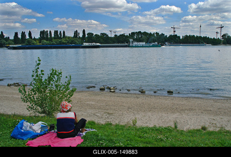 Budapest, 2008-08-17.  A Kopaszi gát a Duna parton-stock-foto
