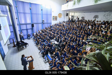 Áder János klímavédelmi tanórát tartott Budakeszin-stock-foto