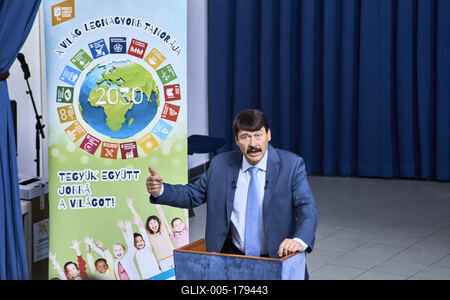 Áder János klímavédelmi tanórát tartott Budakeszin-stock-foto