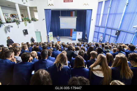 Áder János klímavédelmi tanórát tartott Budakeszin-stock-foto