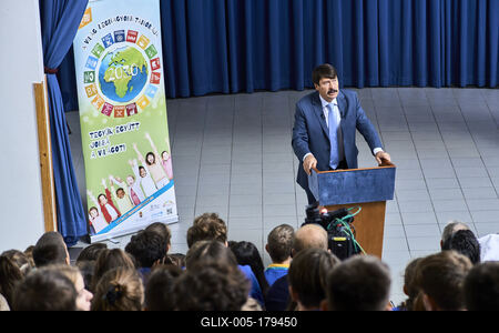 Áder János klímavédelmi tanórát tartott Budakeszin-stock-foto