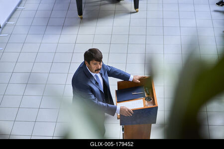 Áder János klímavédelmi tanórát tartott Budakeszin-stock-foto