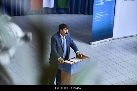 Áder János klímavédelmi tanórát tartott Budakeszin-stock-foto