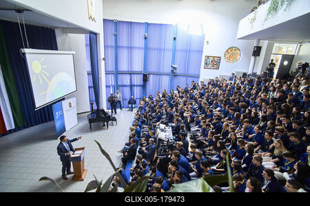 Áder János klímavédelmi tanórát tartott Budakeszin-stock-foto