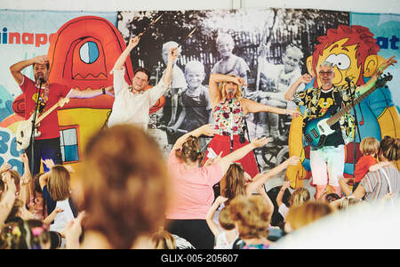 Az Apacuka zenekar koncertje-stock-foto