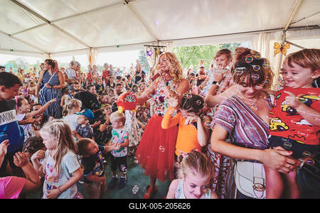 Az Apacuka zenekar koncertje-stock-foto