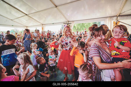 Az Apacuka zenekar koncertje-stock-foto