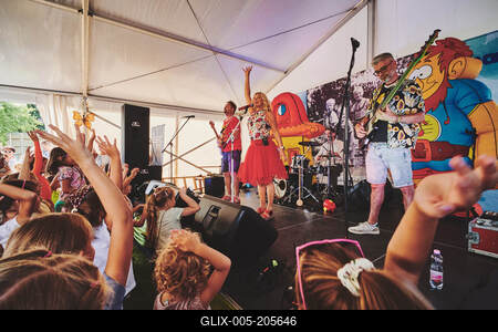 Az Apacuka zenekar koncertje-stock-foto