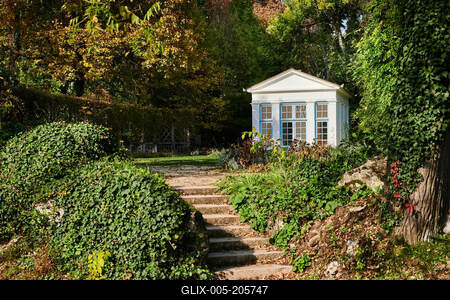 Alcsúti Arborétum, Alcsútdoboz *** Garden Pavilion in Autumn Sunlight-stock-foto