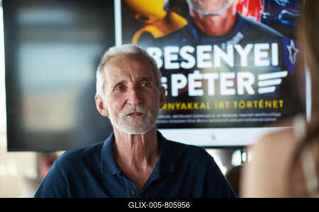 Szárnyakkal írt történet - Besenyei Péter és Péter Bence sajtótájékoztatója — Man with Gray Hair and Beard-stock-foto