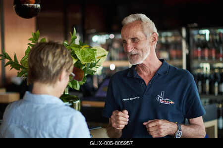 Szárnyakkal írt történet - Besenyei Péter és Péter Bence sajtótájékoztatója — Elderly Man Talking to Younger Person-stock-foto