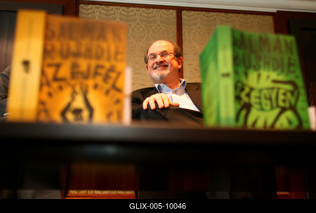 Budapestre érkezett Salman Rushdie-stock-foto