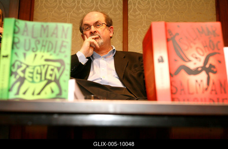 Budapestre érkezett Salman Rushdie-stock-foto