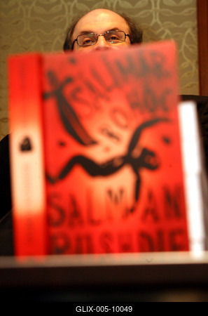 Budapestre érkezett Salman Rushdie-stock-foto