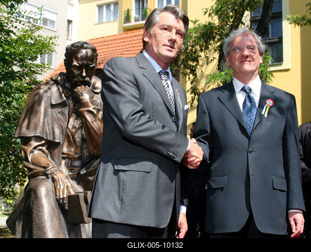 Leleplezték Sevcsenko szobrát Budapesten-stock-foto