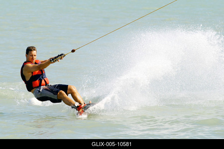 Lassan indul az idei szezon a Balatonon-stock-foto