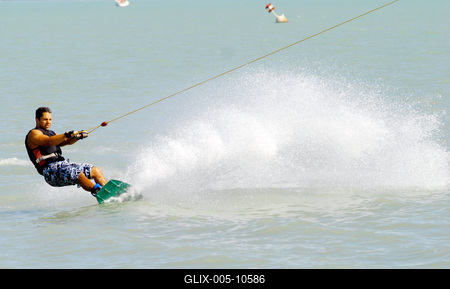 Lassan indul az idei szezon a Balatonon-stock-foto