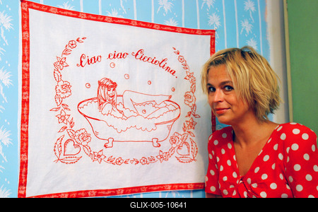 Modernkori falvédők-stock-foto