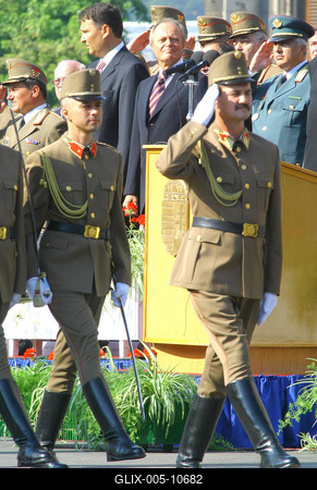Ünnepi katonai tiszteletadás a Kossuth téren-stock-foto