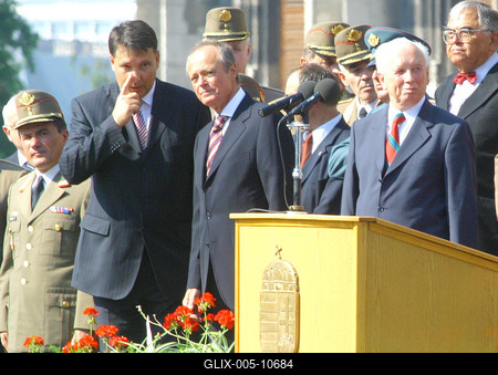 Ünnepi katonai tiszteletadás a Kossuth téren-stock-foto