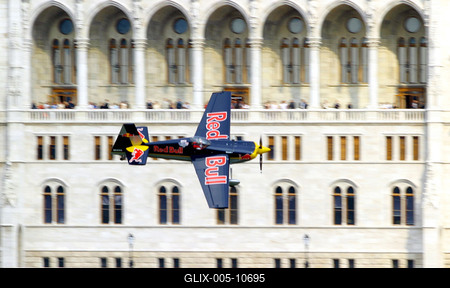 Légibemutató a Duna felett-stock-foto