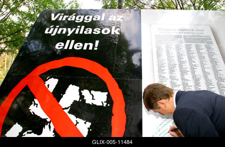 Gyurcsány a Terror Házánál-stock-foto