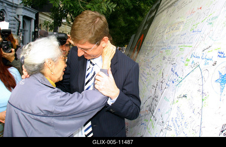 Gyurcsány a Terror Házánál-stock-foto