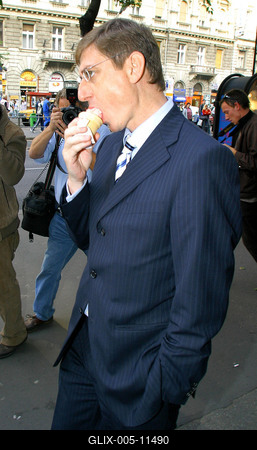 Gyurcs?ny Ferenc gyalog indul a parlamentbe-stock-foto