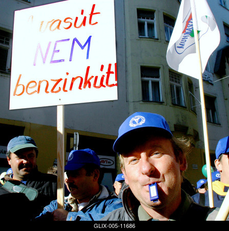 Munkahelyükért demonstráltak a vasutasok-stock-foto