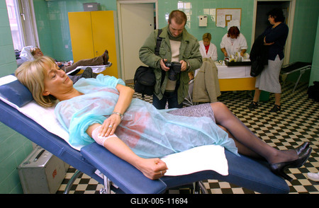 Dávid Ibolya is vérét adta-stock-foto