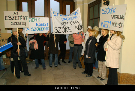 A Szőke Nők Mozgalma demonstrált a negatív megkülönböztetés ellen-stock-foto