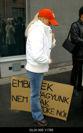 A Szőke Nők Mozgalma demonstrált a negatív megkülönböztetés ellen-stock-foto