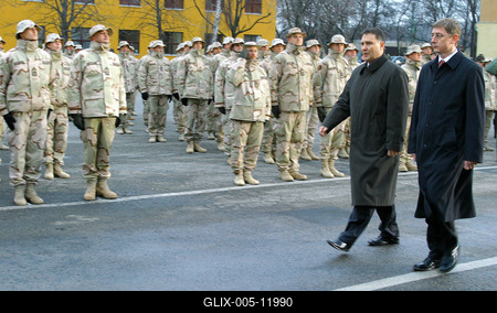 Hazaérkeztek az irakban szolgáló katonák-stock-foto