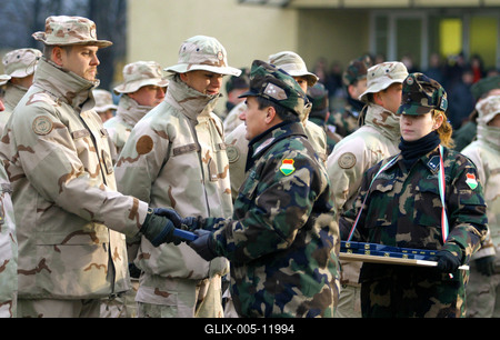 Hazaérkeztek az irakban szolgáló katonák-stock-foto