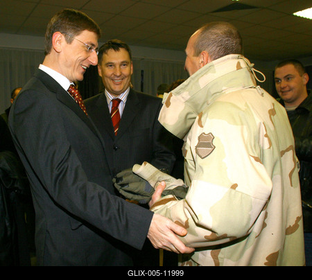 Hazaérkeztek az irakban szolgáló katonák-stock-foto