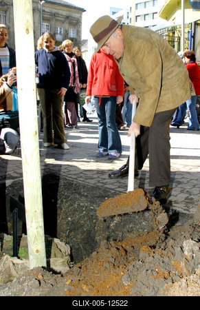 Faültetés a Föld Napja alkalmából-stock-foto