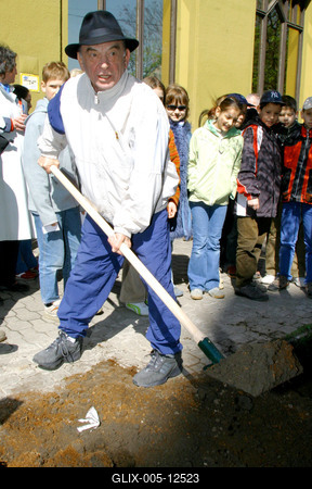 Faültetés a Föld Napja alkalmából-stock-foto