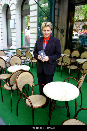 Varnus Xavér a Művész kávéházban mutatta be új könyvét-stock-foto