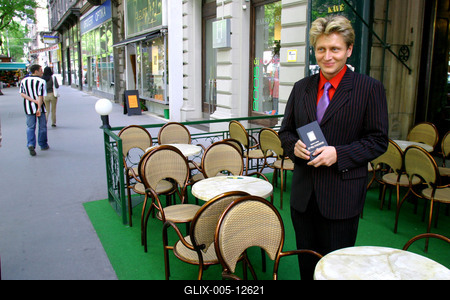 Varnus Xavér a Művész kávéházban mutatta be új könyvét-stock-foto