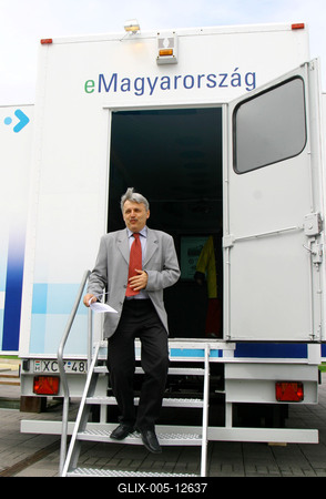 Indul az eMagyarország Roadshow-stock-foto