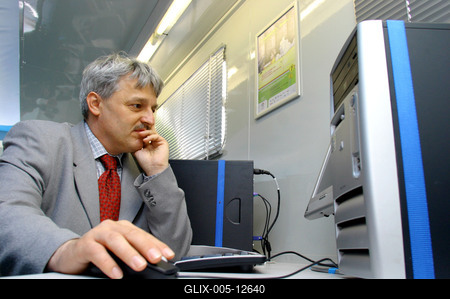 Indul az eMagyarország Roadshow-stock-foto