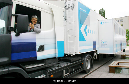 Indul az eMagyarország Roadshow-stock-foto