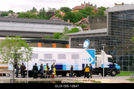 Indul az eMagyarország Roadshow-stock-foto