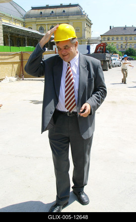 Épül az új aluljáró a Keletinél-stock-foto