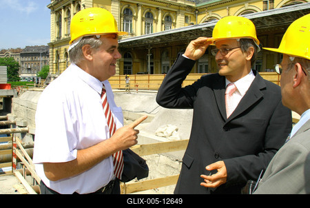 Épül az új aluljáró a Keletinél-stock-foto