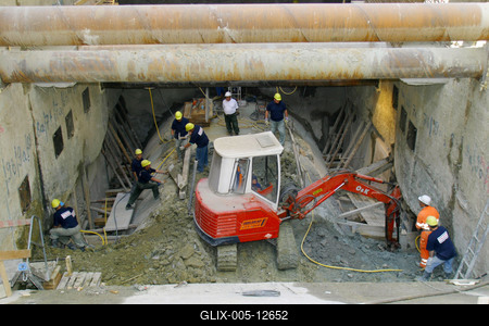 Épül az új aluljáró a Keletinél-stock-foto