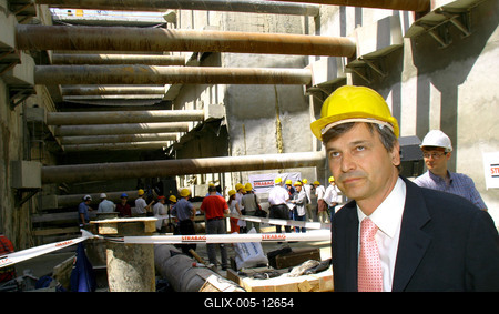 Épül az új aluljáró a Keletinél-stock-foto