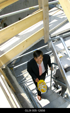 Épül az új aluljáró a Keletinél-stock-foto